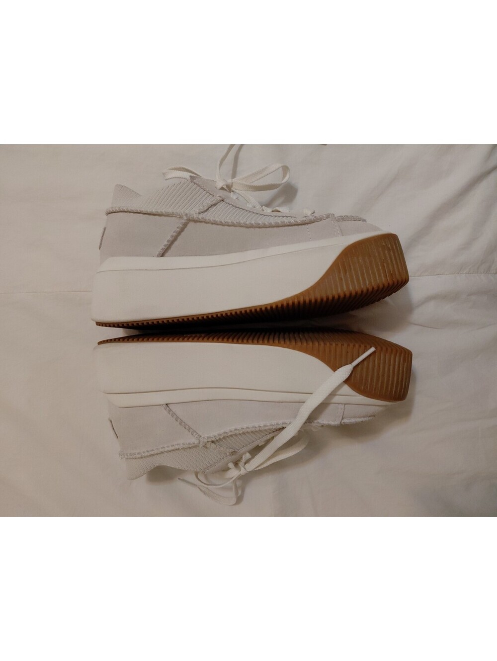 UGG size 8 8.5 Platform Sneakers  Off White (Run Big Fits 8.5 Exactly) EUC - Picture 5 of 8